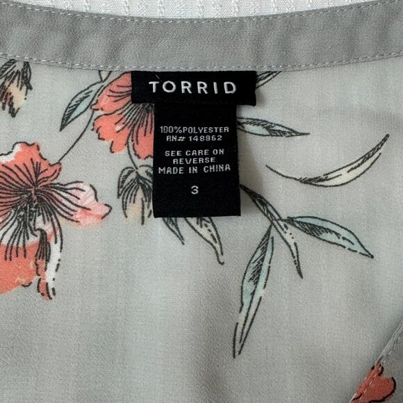 TORRID Lexie Tunic 3X Gray Floral Chiffon Hi-Lo Babydoll Button Romantic Plus - Picture 4 of 10